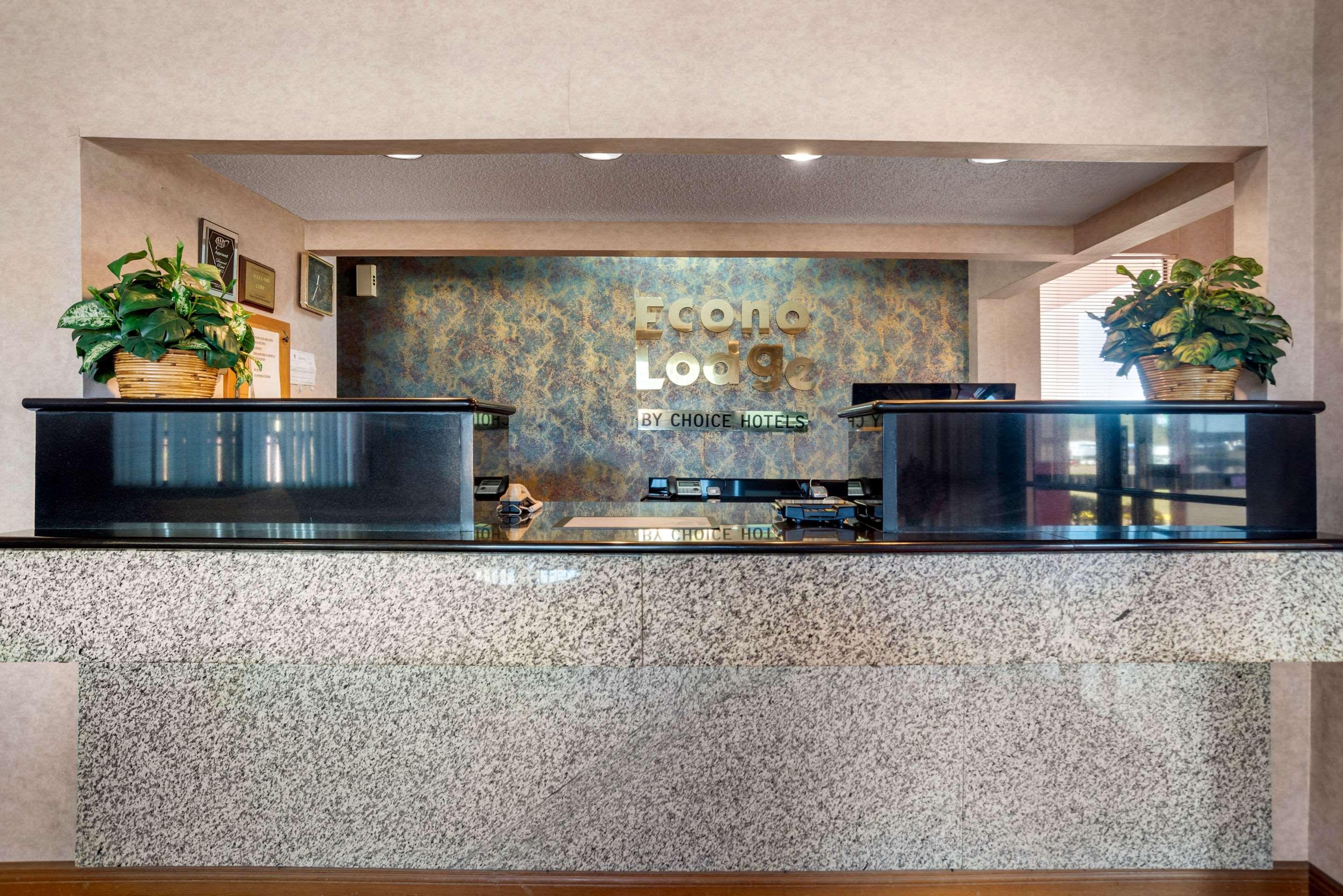 Econo Lodge Inn & Suites Forest Exteriér fotografie