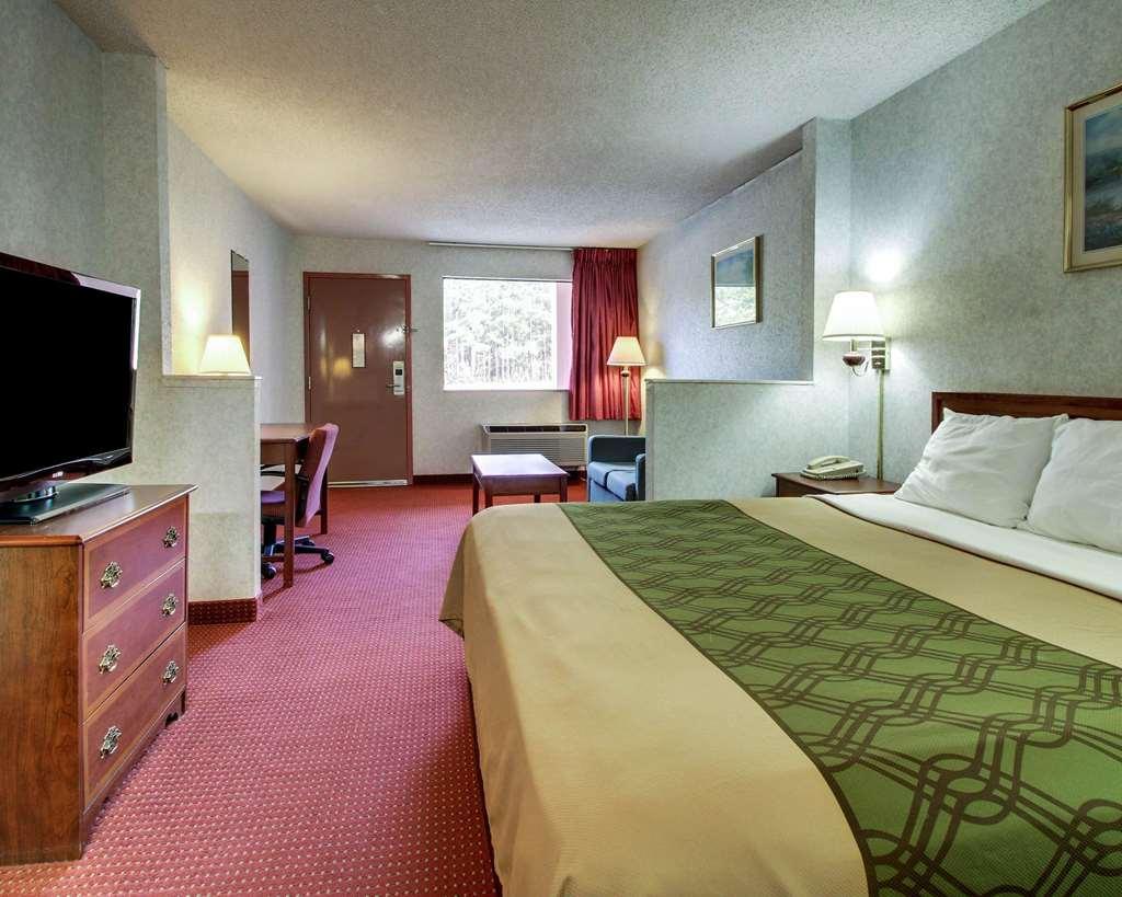 Econo Lodge Inn & Suites Forest Pokoj fotografie