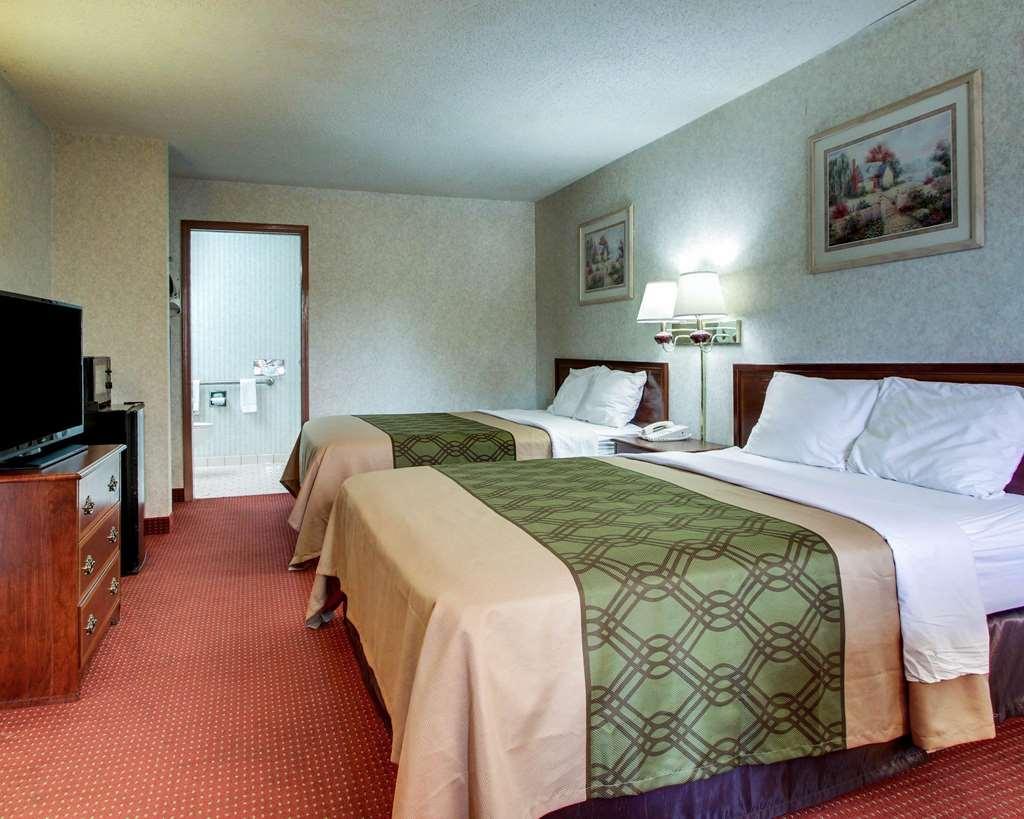 Econo Lodge Inn & Suites Forest Pokoj fotografie