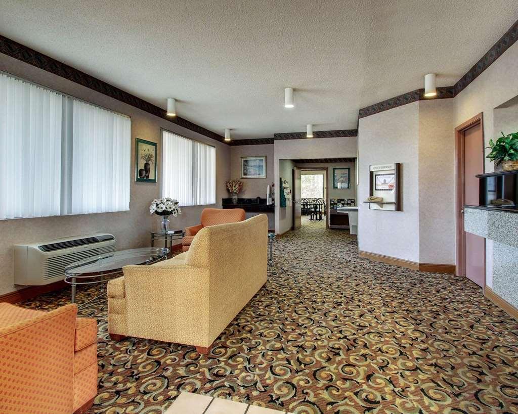 Econo Lodge Inn & Suites Forest Interiér fotografie